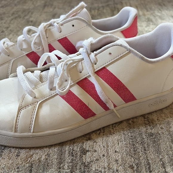 Adidas White Sneakers with Pink sparkle stripes - Classic - women’s size 7 - Picture 5 of 8